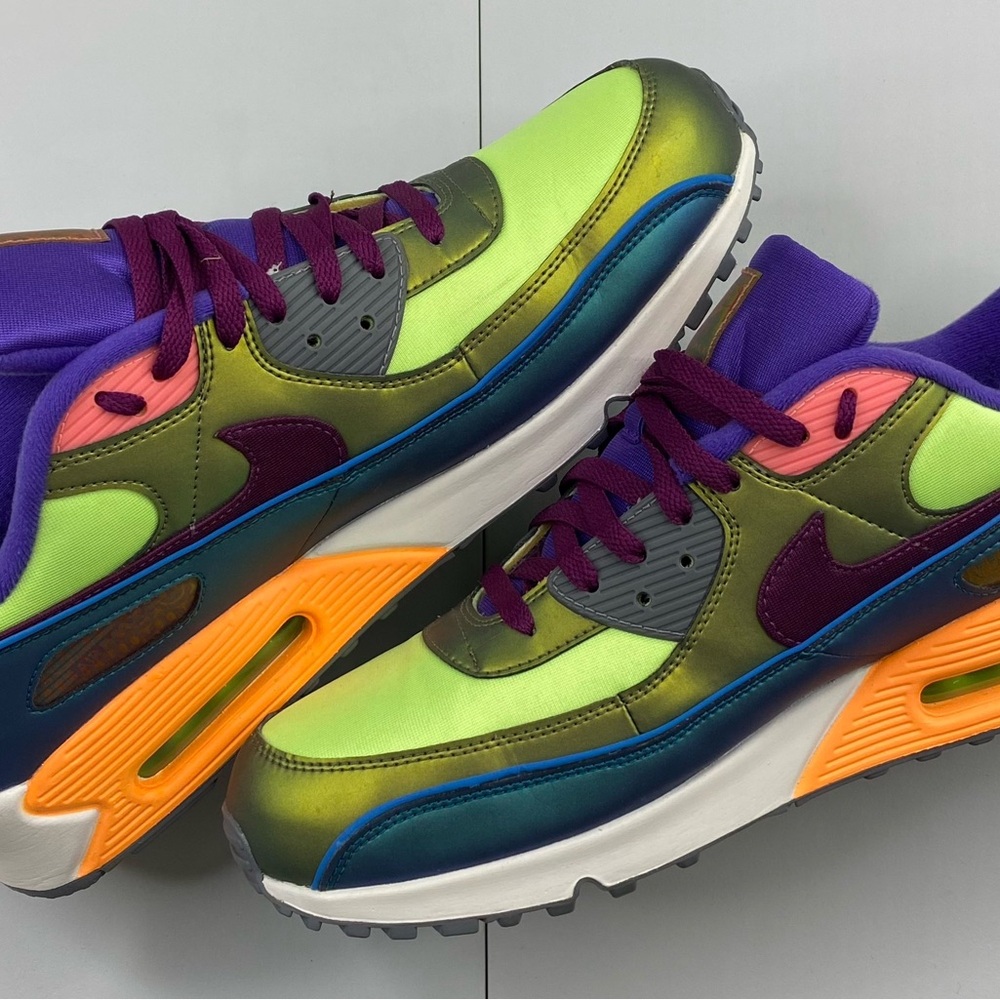 Nike Air Max 90 Men’s Size 15 Iridescent FD5176-900 Holographic Smiley Face